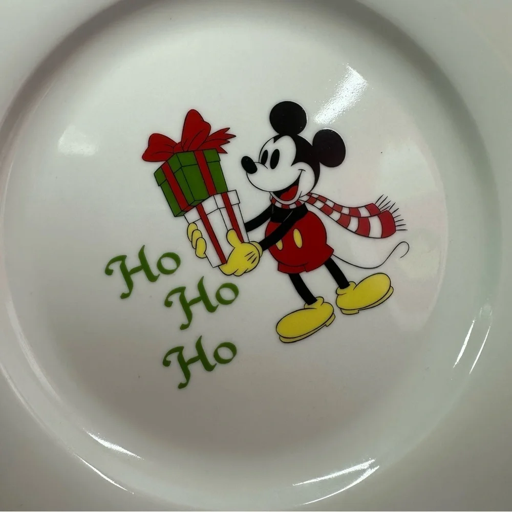 Disney mickey minnie mouse Mickey's vintage holiday plate set of 2 christmas